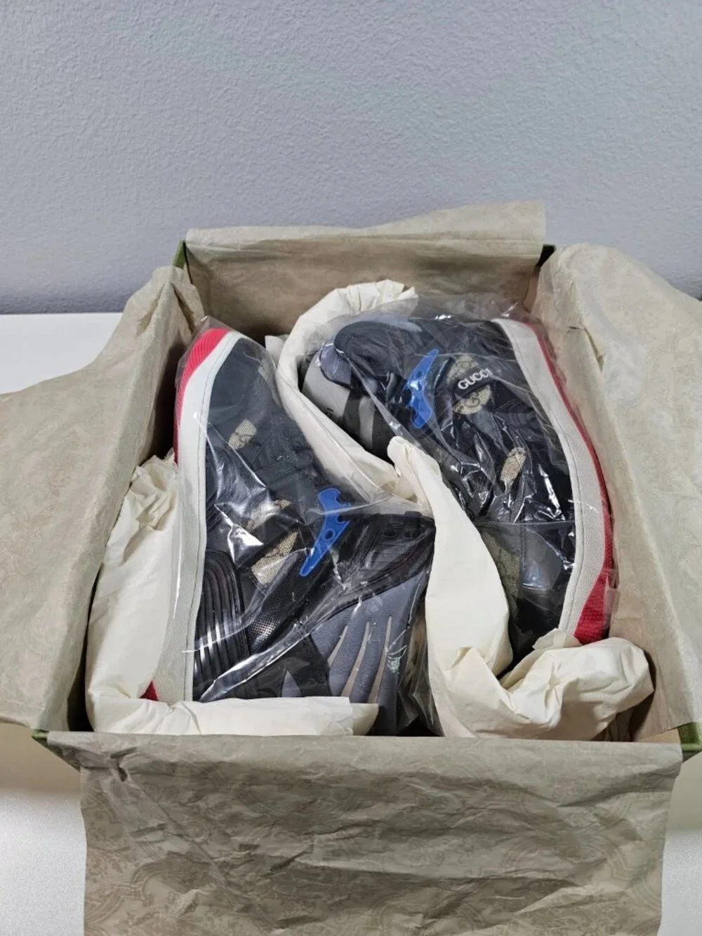 Gucci authentic basket